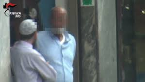 Gli incontri del sospettato filmati dalle Forze dell'Ordine