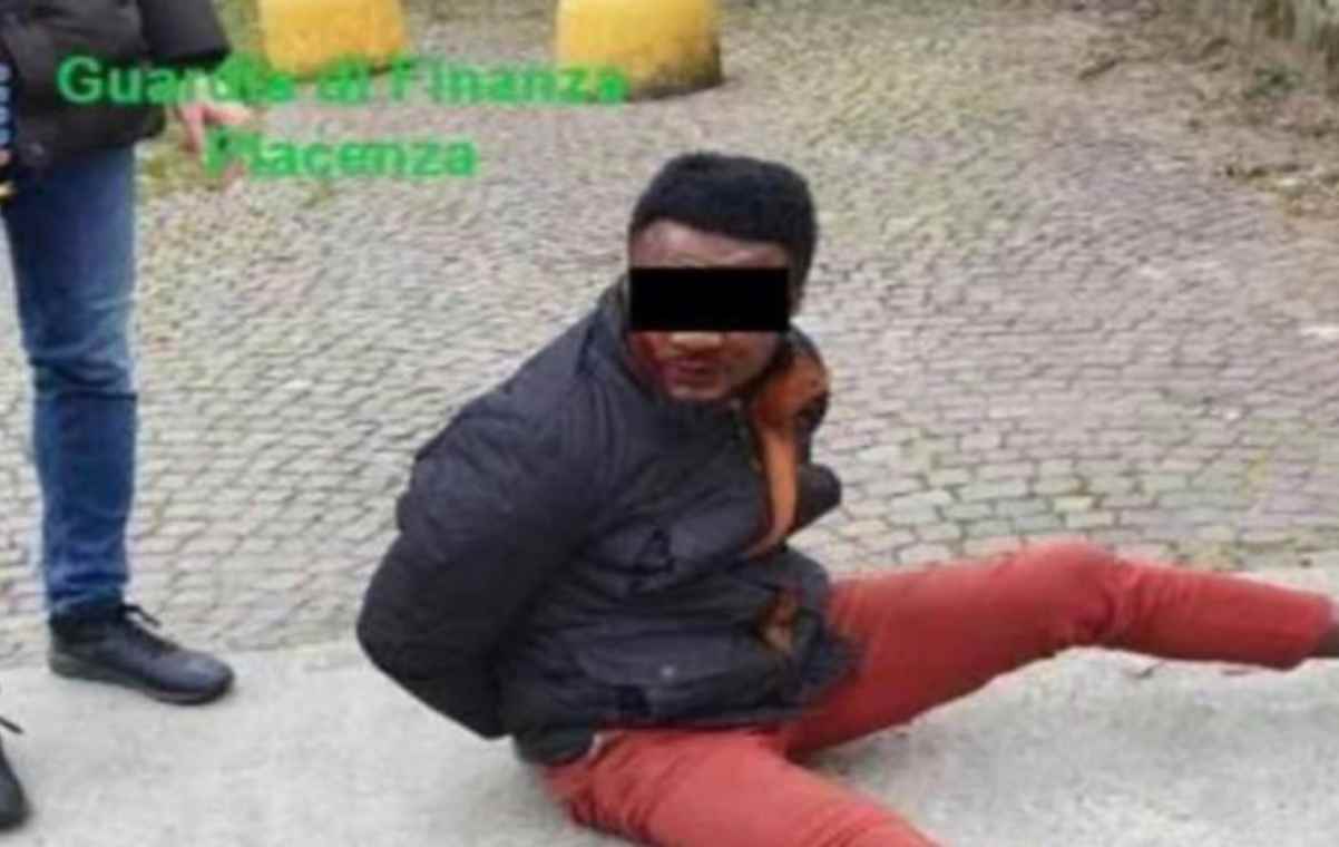 Una delle scena dei pestaggi all'interno della caserma
